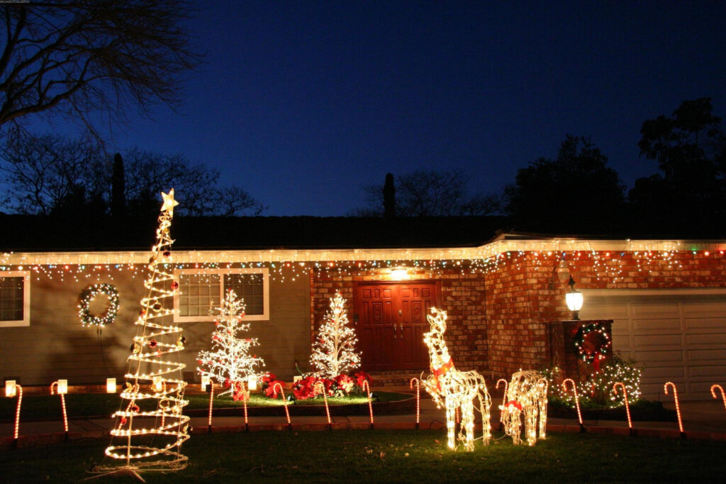 Christmas lights on house in simpsonville sc